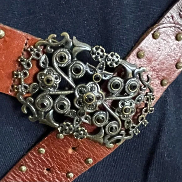 Women's FOSSIL Brown TOOLED Leather STUDDED Rhinestone BOHEMIAN Hippie BELT M - Picture 2 of 4